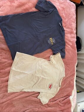 Set of 2 Graphic Tee Shirts in Navy & Beige